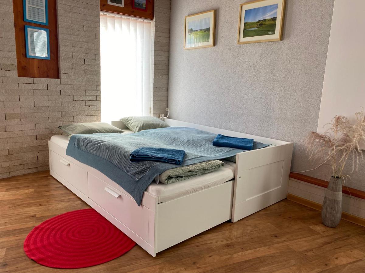 U Vrabcaka Appartement Zlonin Buitenkant foto