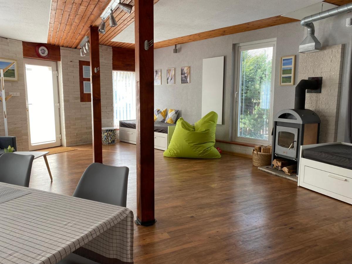 U Vrabcaka Appartement Zlonin Buitenkant foto